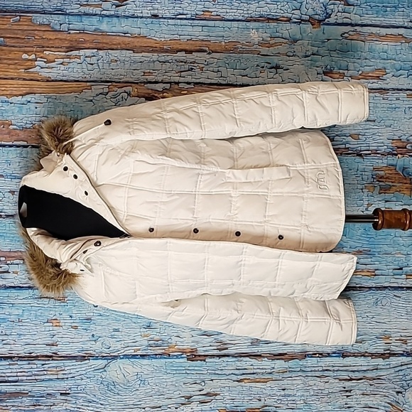Gap Fur Hooded Quilted Puffer Jacket - Picture 1 of 13